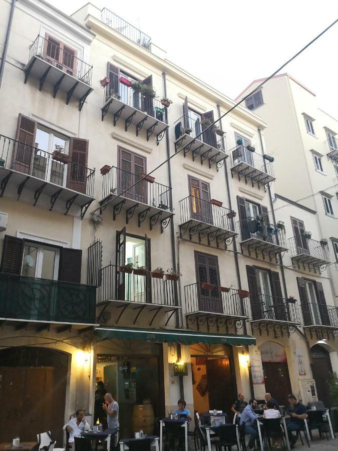 Cassari Suite Палермо Екстериор снимка